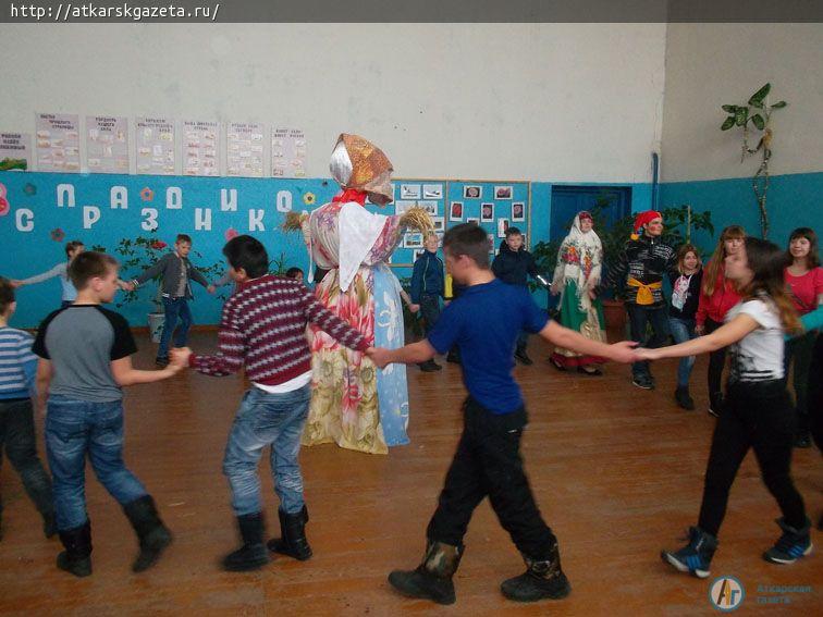 Лопуховцы дружно зазывали весну
