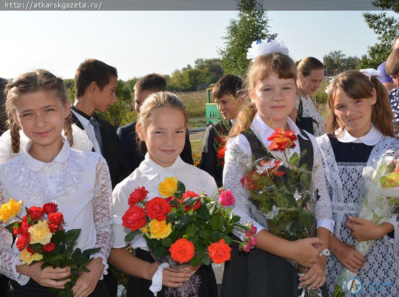 Лопуховские  первоклассники собрали букет из шаров (ФОТОРЕПОРТАЖ)