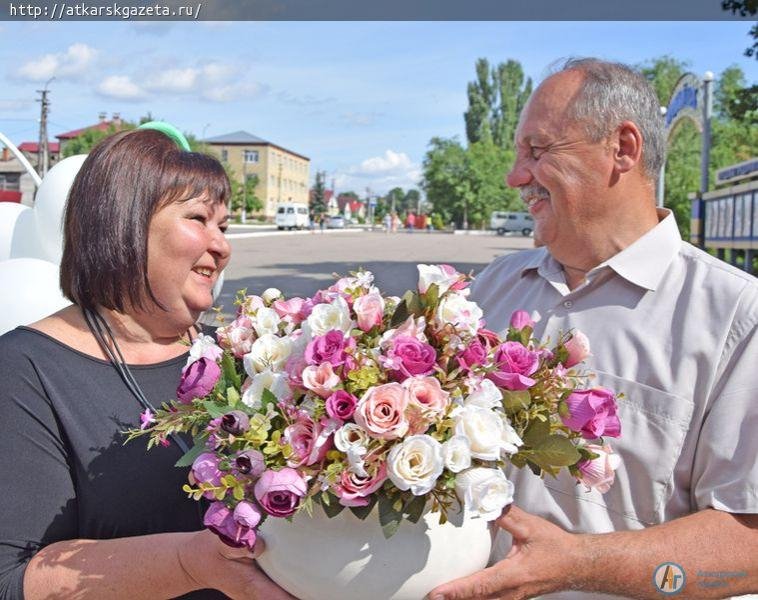 Лучшие семьи Аткарского района запустили в небо голубей