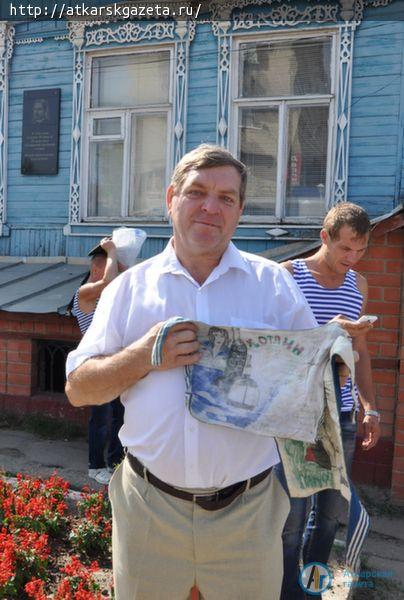 Маршем и вручением медалей отметил Аткарск День ВМФ (Фоторепортаж)