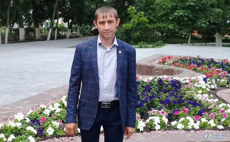 Михаил Головастиков спел "За окошком месяц" на конкурсе «Город кино»