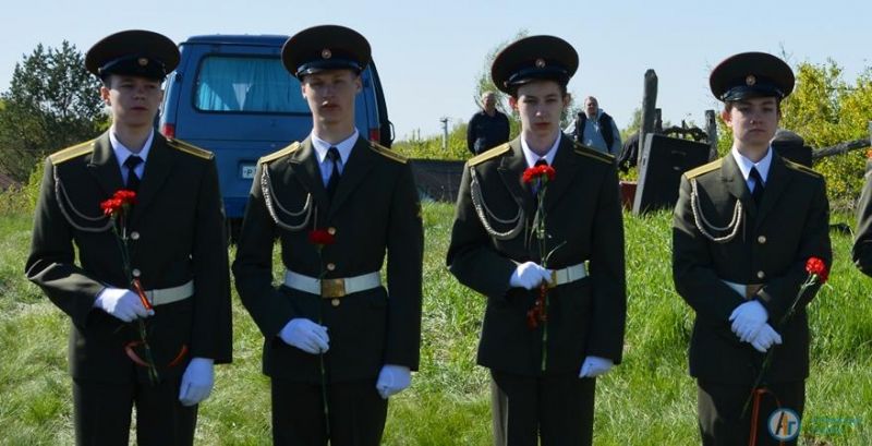 Митинг памяти прошел у братской могилы советских воинов в Аткарске