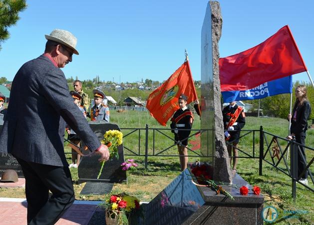 Митинг памяти прошел у братской могилы советских воинов в Аткарске