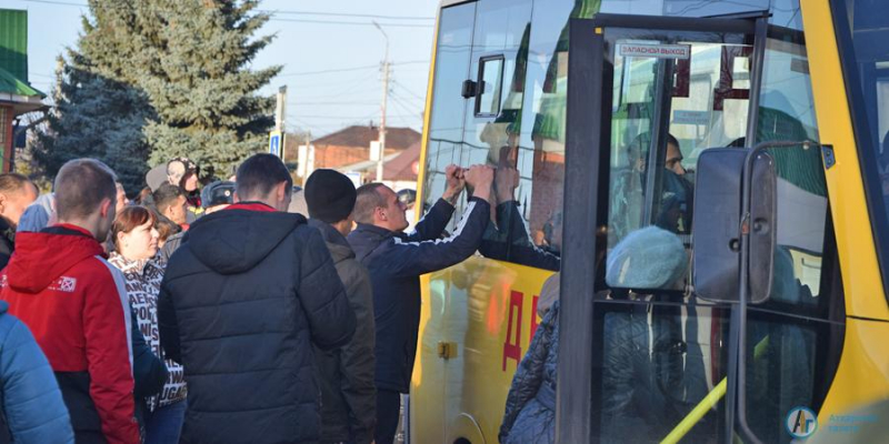 "Мы вернемся с победой" - в Аткарске прошли проводы мобилизованных