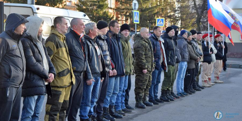 "Мы вернемся с победой" - в Аткарске прошли проводы мобилизованных