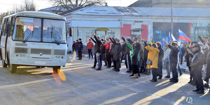 "Мы вернемся с победой" - в Аткарске прошли проводы мобилизованных