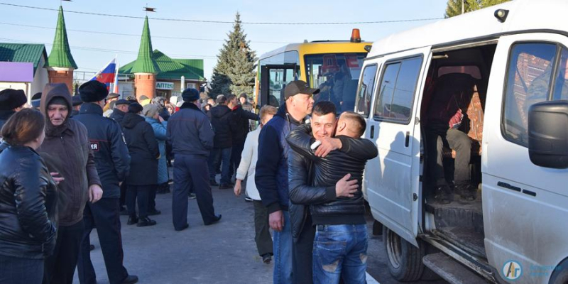 "Мы вернемся с победой" - в Аткарске прошли проводы мобилизованных