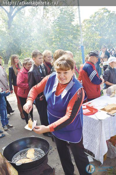 На Аткаре стоит чудесный город, и нет на свете нам его милей