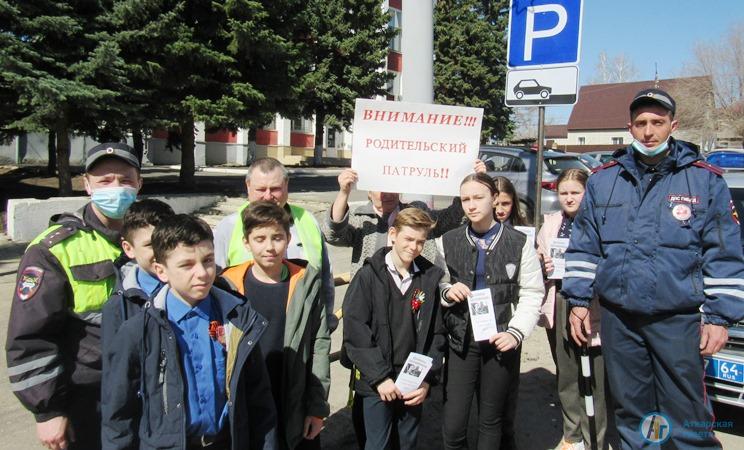 На дорогах Аткарска прошла акция "Автокресло для детей"