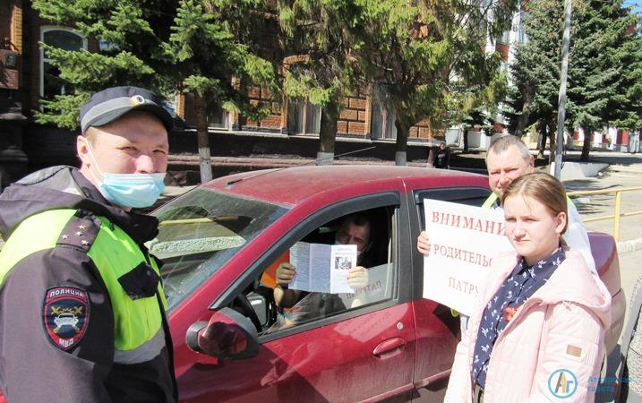 На дорогах Аткарска прошла акция "Автокресло для детей"