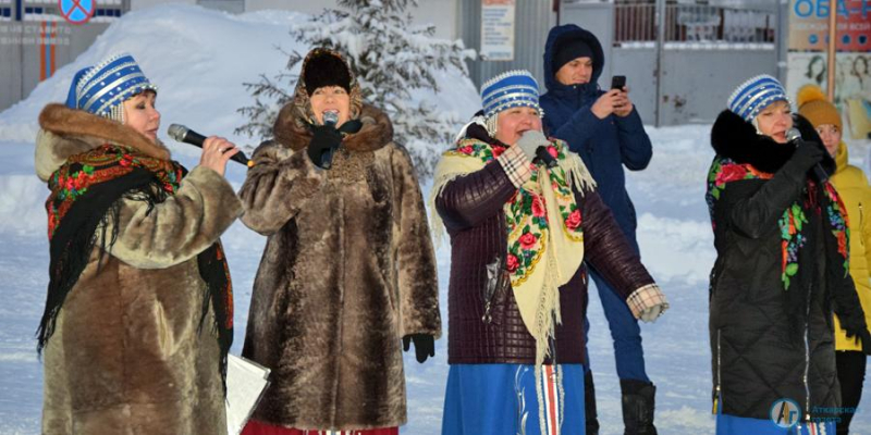 На главной площади Аткарска Дед Мороз попрощался с аткарчанами