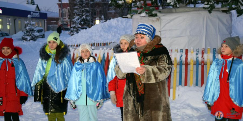 На главной площади Аткарска Дед Мороз попрощался с аткарчанами