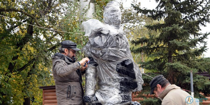 На «КЛАССной улице» установили памятник Федору Павлюкову