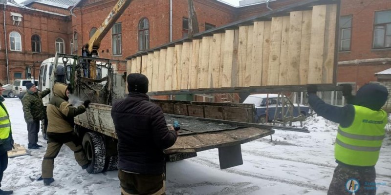 На Красногорской установили лестницу для пешеходов