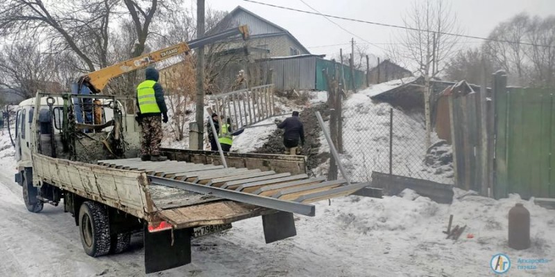 На Красногорской установили лестницу для пешеходов