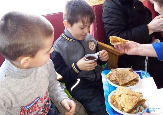 На Масленицу в Большой Екатериновке пели частушки и угощались блинами
