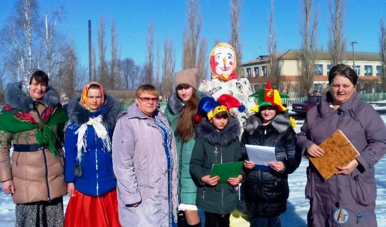 На Масленицу в Большой Екатериновке пели частушки и угощались блинами