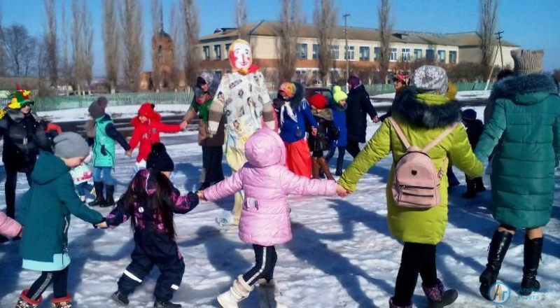 На Масленицу в Большой Екатериновке пели частушки и угощались блинами