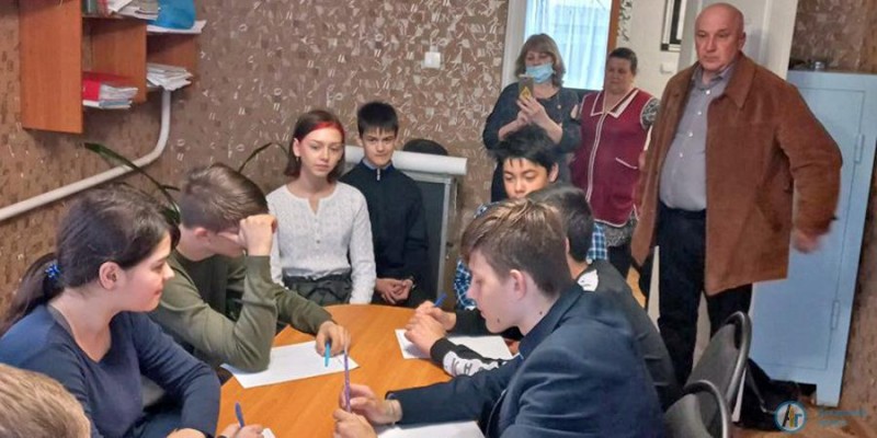 На один день школьники взяли власть в Барановке