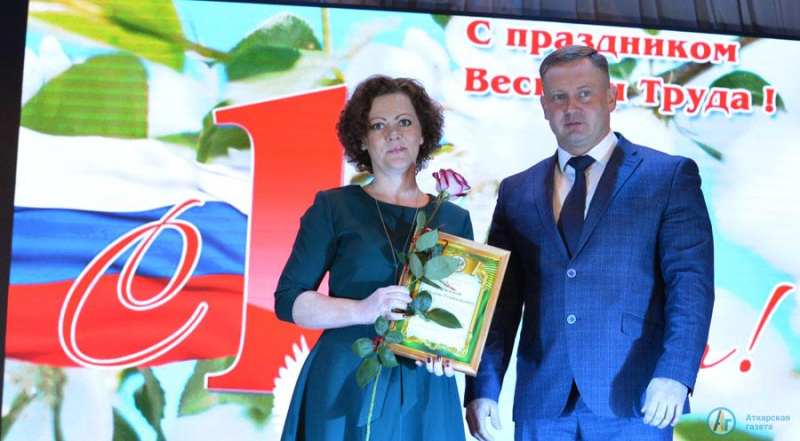 На празднике Первомая в Аткарске вручали паспорта и чествовали профсоюзы