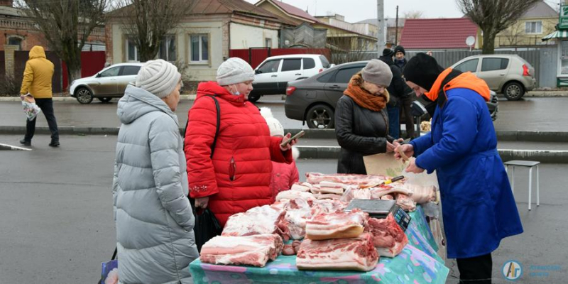 На предновогодней ярмарке аткарчане закупались мясом