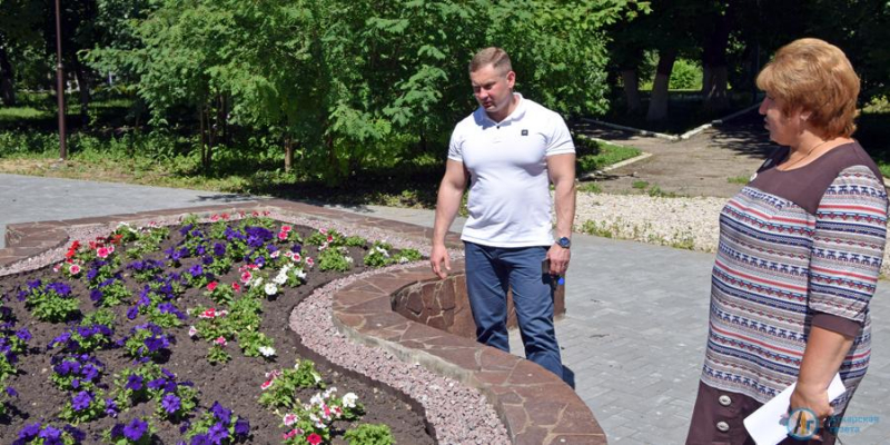На Привокзальной площади появились 8 аткарских фонарей