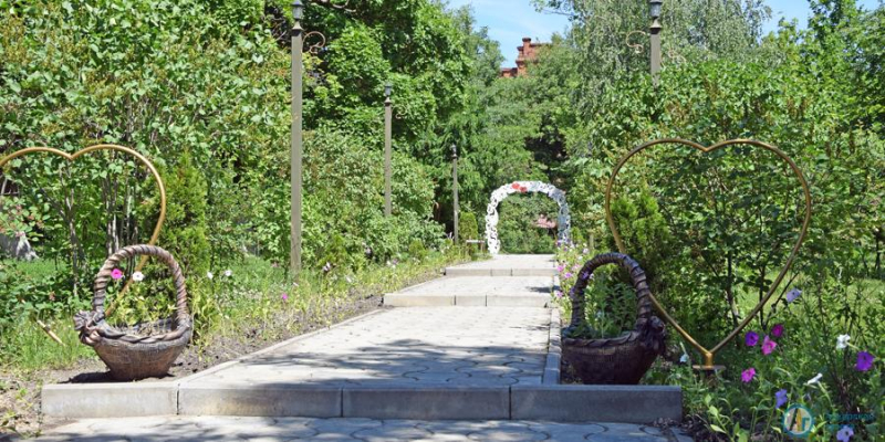 На Привокзальной площади появились 8 аткарских фонарей