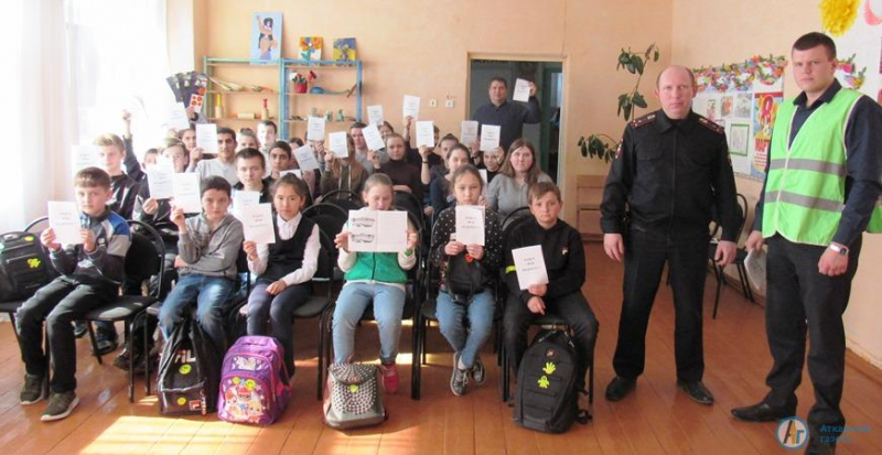 На ранцах языковских школьников появились световозвращатели