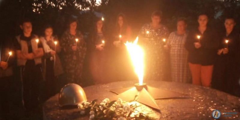 на рассвете 22 июня в Озерном зажгли памятный огонь