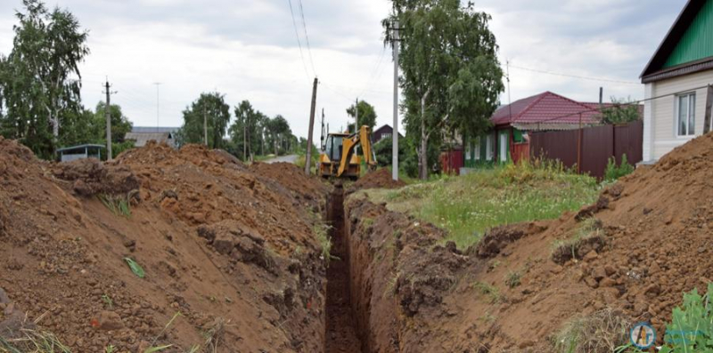 На улице Карла Маркса перекладывают водопровод