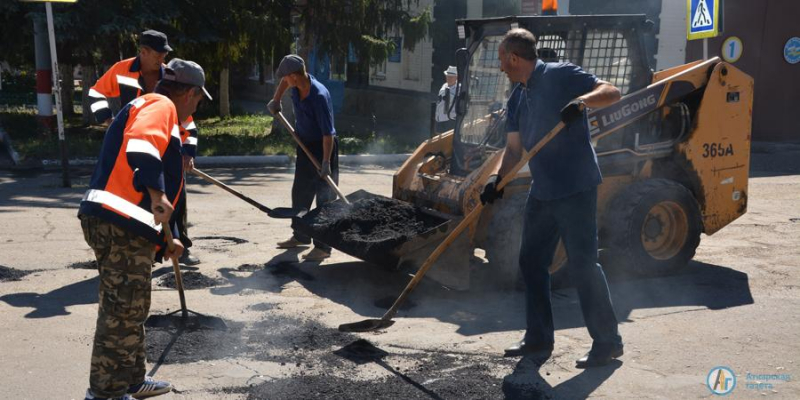 На улице Ленина начали ремонт дороги