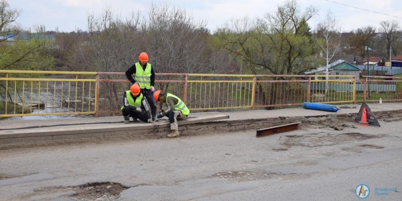 На улице Телефонной начался ремонт моста через Аткару 