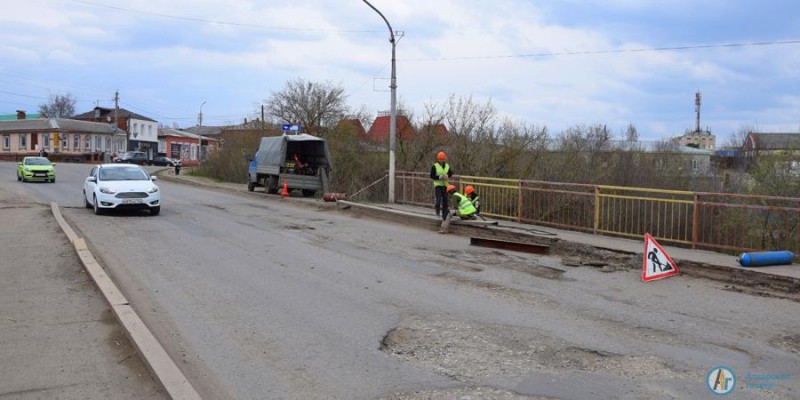 На улице Телефонной начался ремонт моста через Аткару 