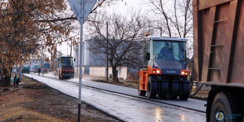 На Волгоградской укладывают два слоя асфальта