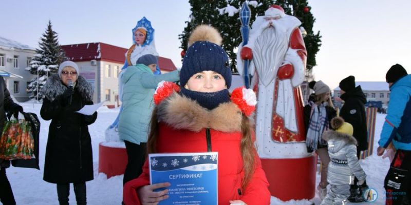 Новогодняя сказка собрала у главной елки детей и взрослых