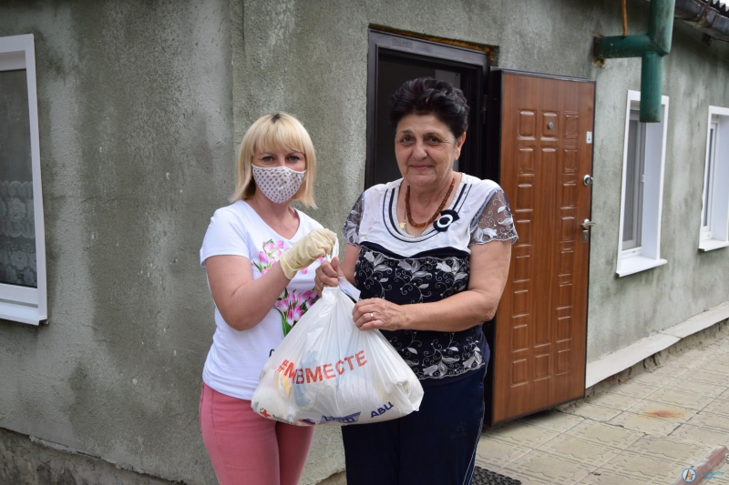 Нуждающихся пенсионеров обеспечили продуктовыми наборами