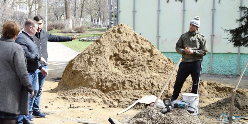 Обновленную часть парка засадят газонной травой