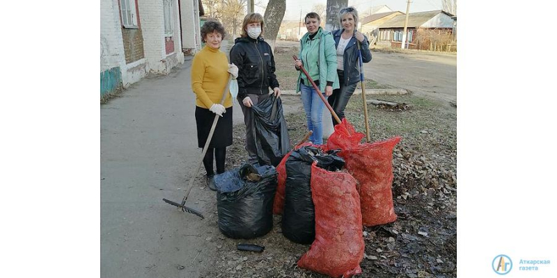 Общественники и дети поддержали челлендж «Выходи на субботник Аткарск»