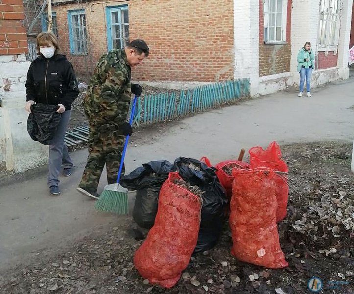 Общественники и дети поддержали челлендж «Выходи на субботник Аткарск»