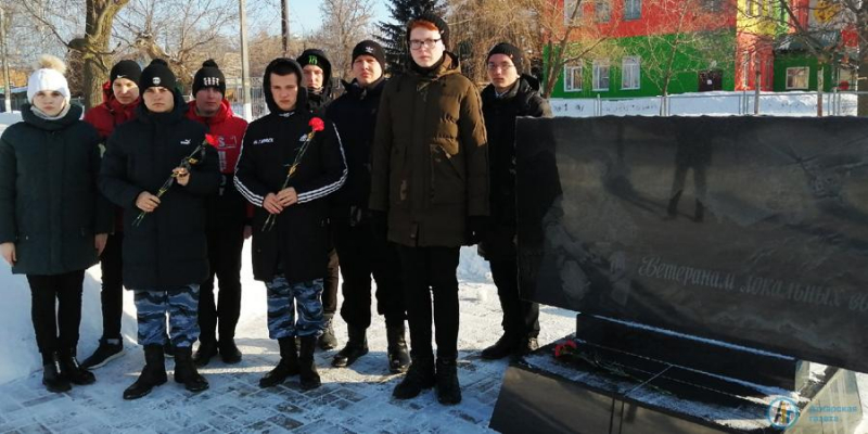 Одиннадцатиклассники поздравили воина-интернационалиста