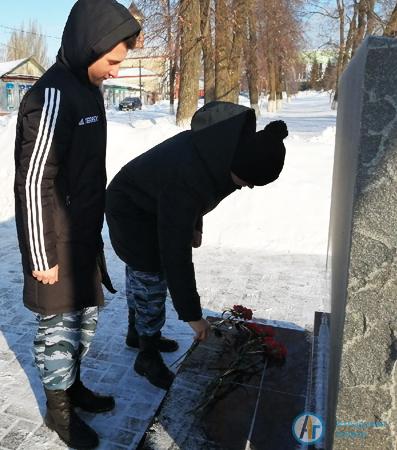 Одиннадцатиклассники поздравили воина-интернационалиста