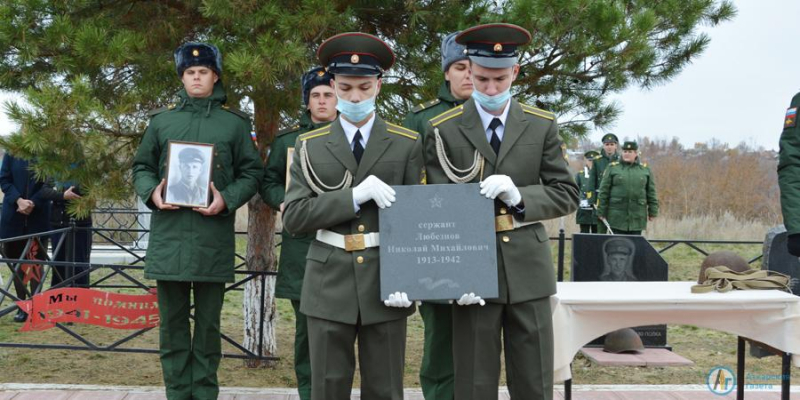 Останки сержанта Николая Любезнова с почестями захоронили на родине