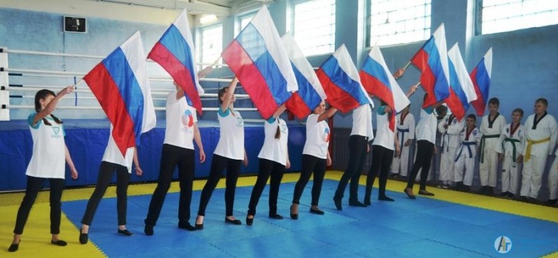 Первенство Аткарска по тхэквондо открылось флэшмобом с флагами