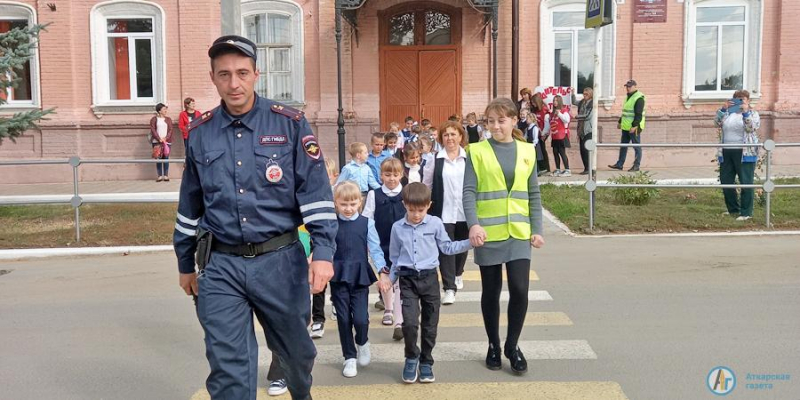 Первоклассникам показали безопасный путь от школы до дома 