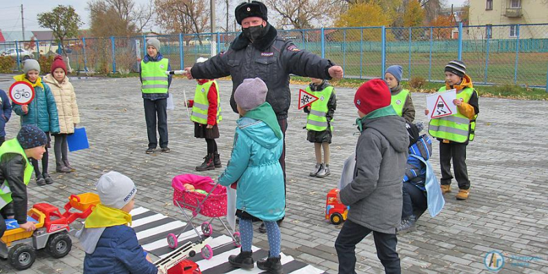 Первоклассники научились избегать «дорожные ловушки» 