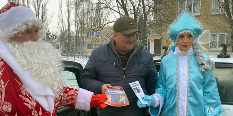 По Аткарску гулял полицейский Дед Мороз