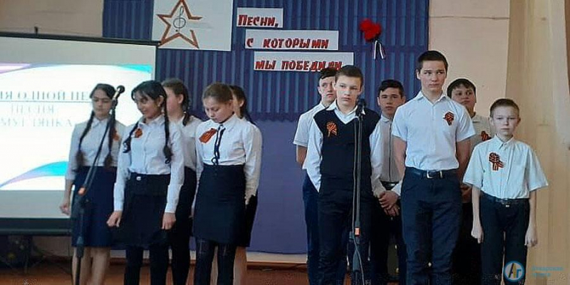 Почти 70 елизаветинцев хором спели «День Победы»