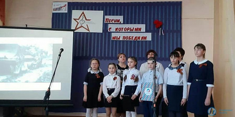 Почти 70 елизаветинцев хором спели «День Победы»