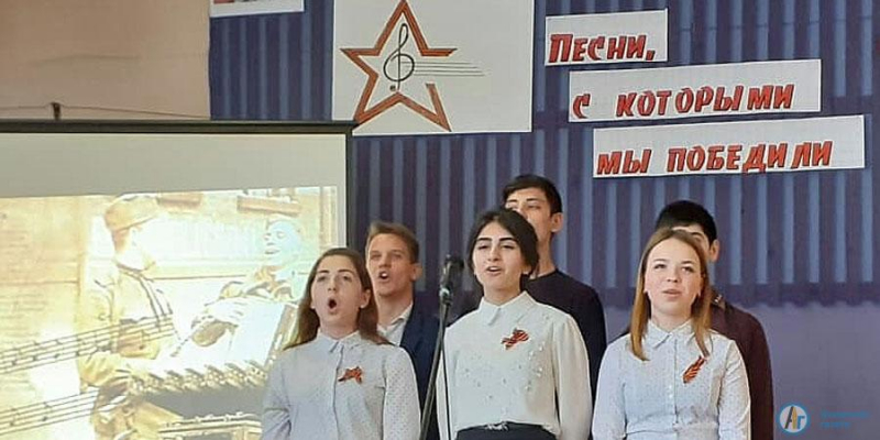 Почти 70 елизаветинцев хором спели «День Победы»