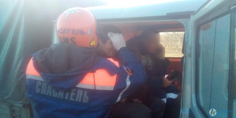 Под Аткарском «Лада» слетела в кювет и врезалась в дерево